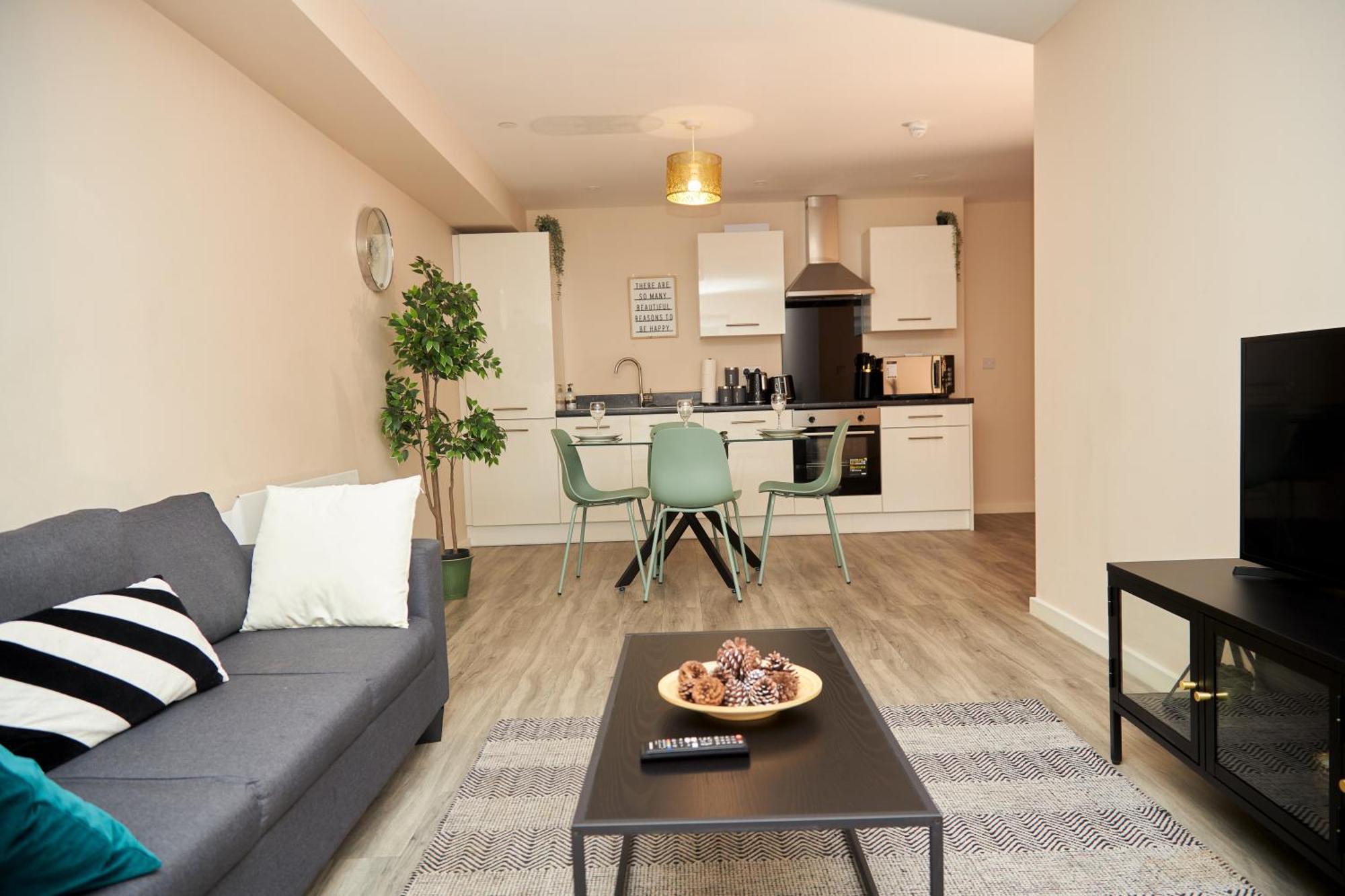 Deluxe And Cozy Two Bedroom With 1 Bathroom And Open Balcony Manchester Exterior photo