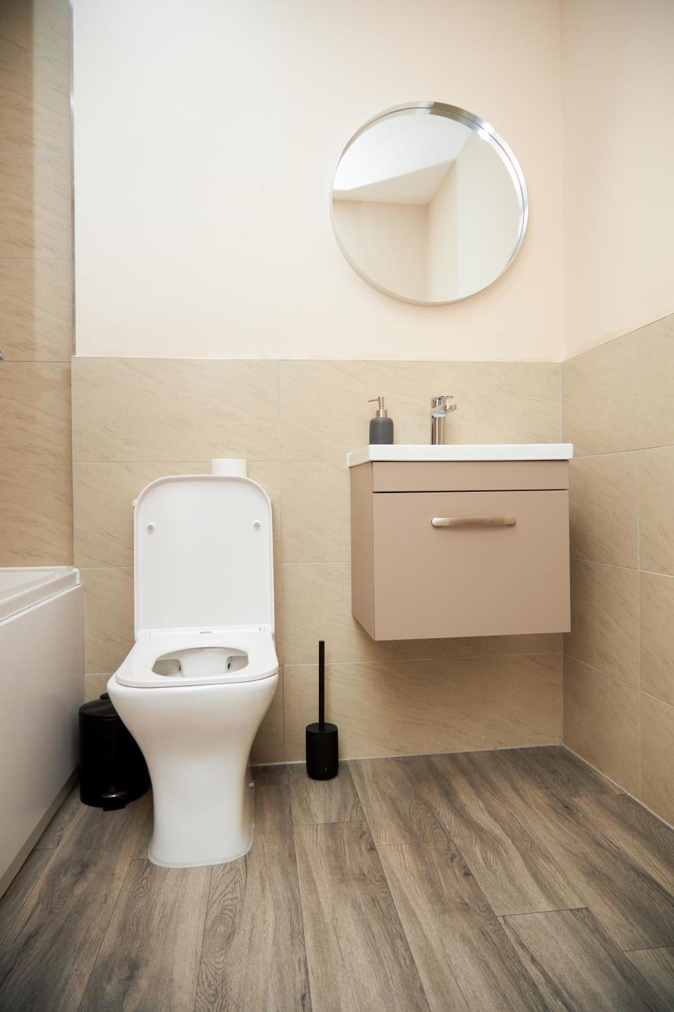 Deluxe And Cozy Two Bedroom With 1 Bathroom And Open Balcony Manchester Exterior photo