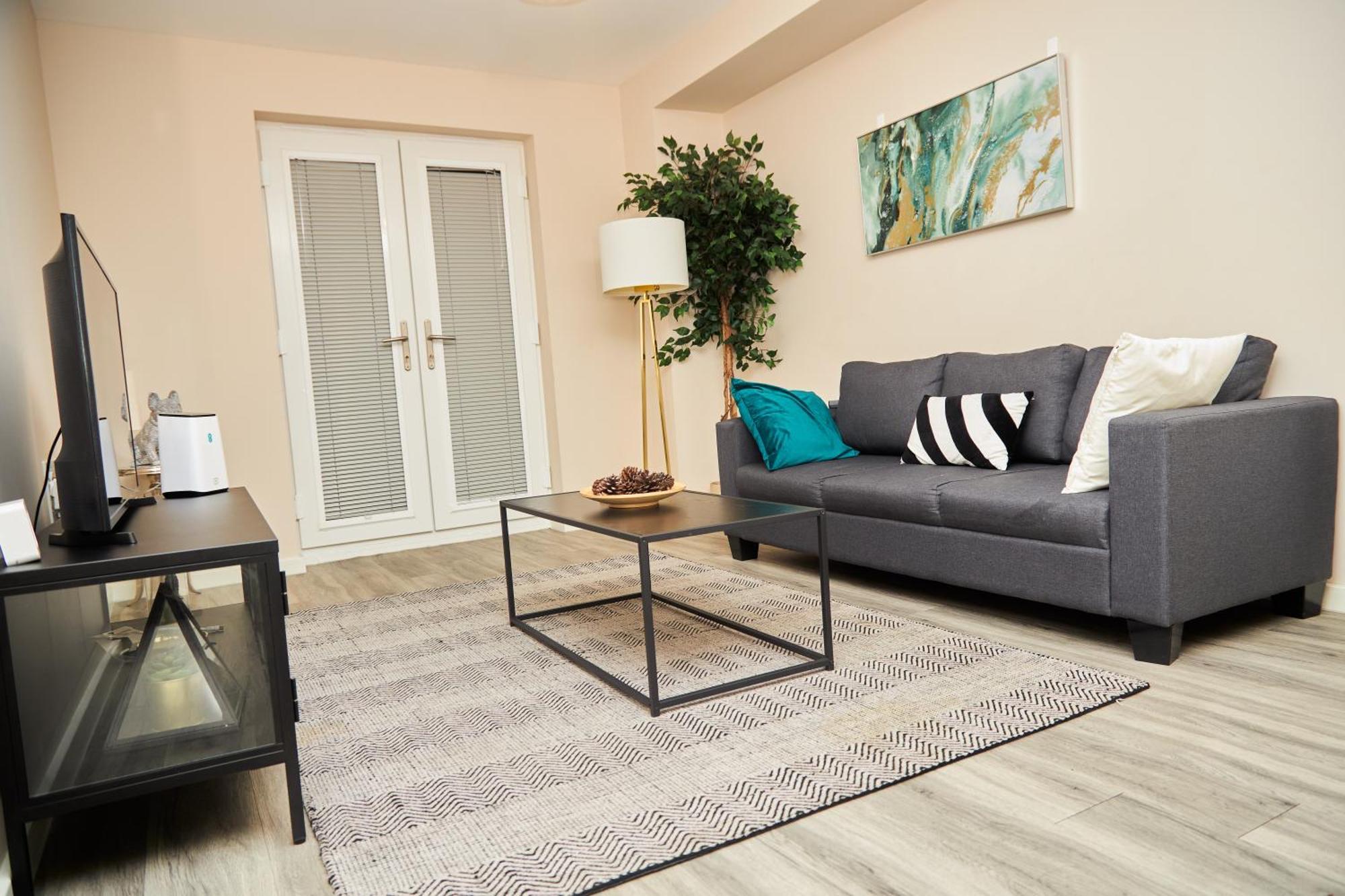 Deluxe And Cozy Two Bedroom With 1 Bathroom And Open Balcony Manchester Exterior photo
